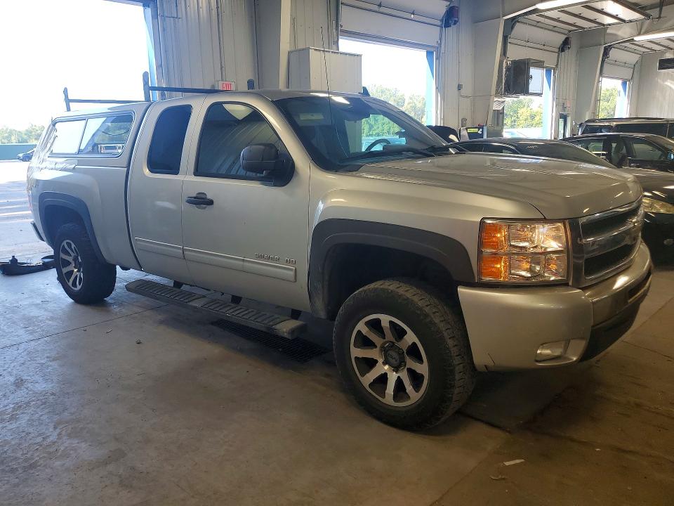 Photo 4 from auction – 2011 CHEVROLET SILVERADO with VIN 1GCRKSE30BZ408593