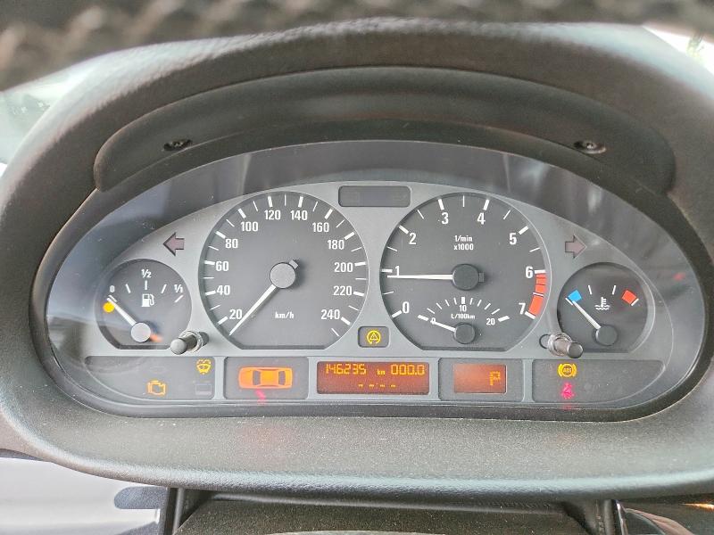 Photo 9 from auction – 2001 BMW 325 with VIN WBAAV334X1FU92182