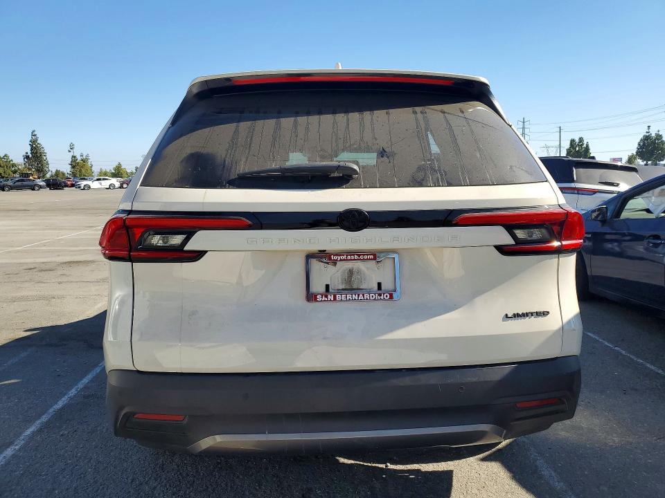 Photo 6 from auction – 2024 TOYOTA GRAND HIGHLANDER with VIN 5TDAAAA56RS011337