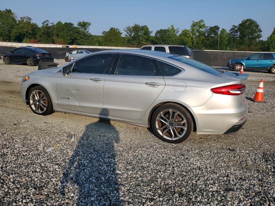 Photo 2 from auction – 2019 FORD FUSION with VIN 3FA6P0RU3KR223850