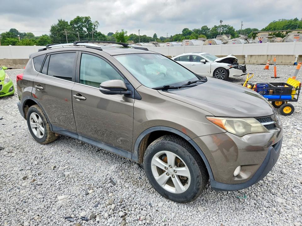 Photo 4 from auction – 2014 TOYOTA RAV4 with VIN 2T3RFREV3EW211680