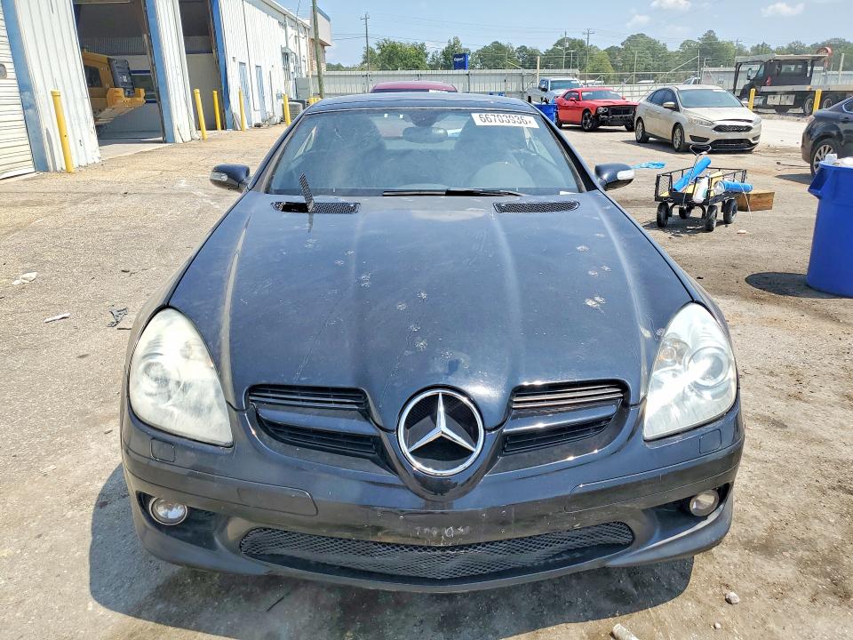 Photo 5 from auction – 2005 MERCEDES-BENZ SLK with VIN WDBWK56F85F054761