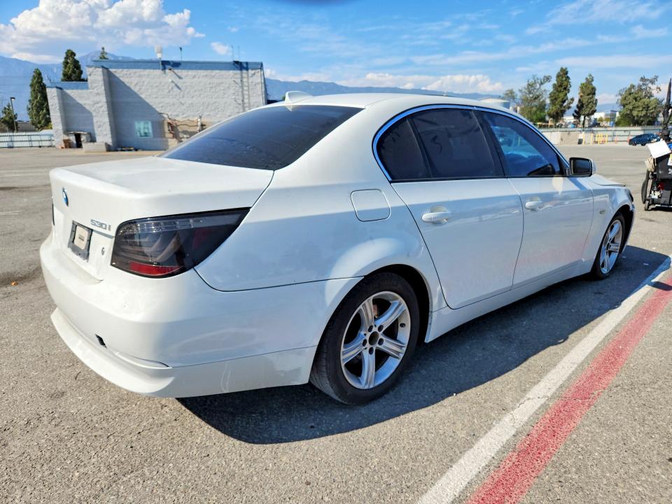 صورة رقم 3 من المزاد - 2007 BMW 530 مع VIN WBANE73577CM55389