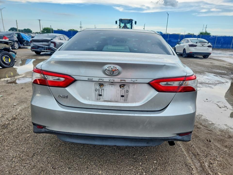 Photo 6 from auction – 2018 TOYOTA CAMRY with VIN 4T1B11HK9JU070751