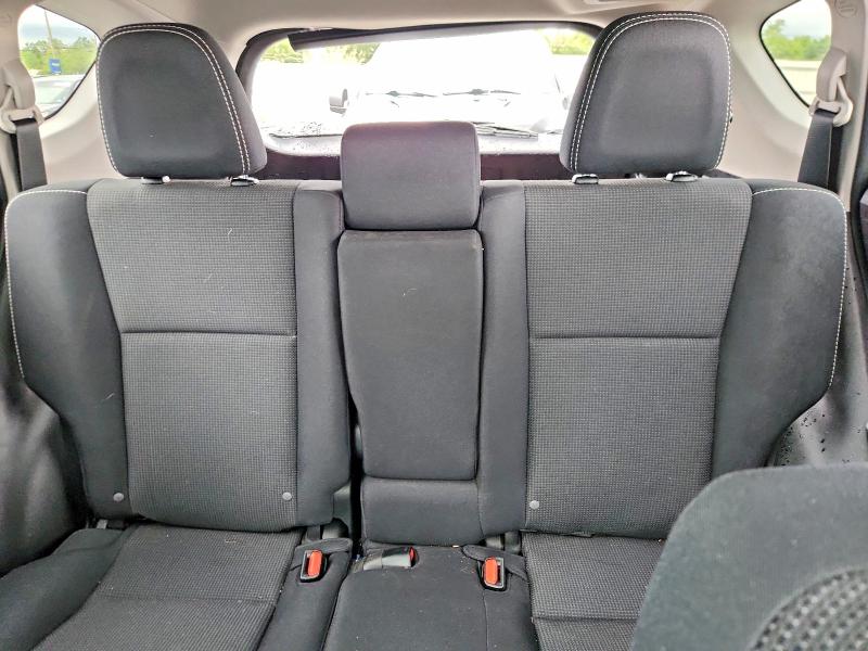 Photo 10 from auction – 2017 TOYOTA RAV4 with VIN 2T3RFREV2HW685236