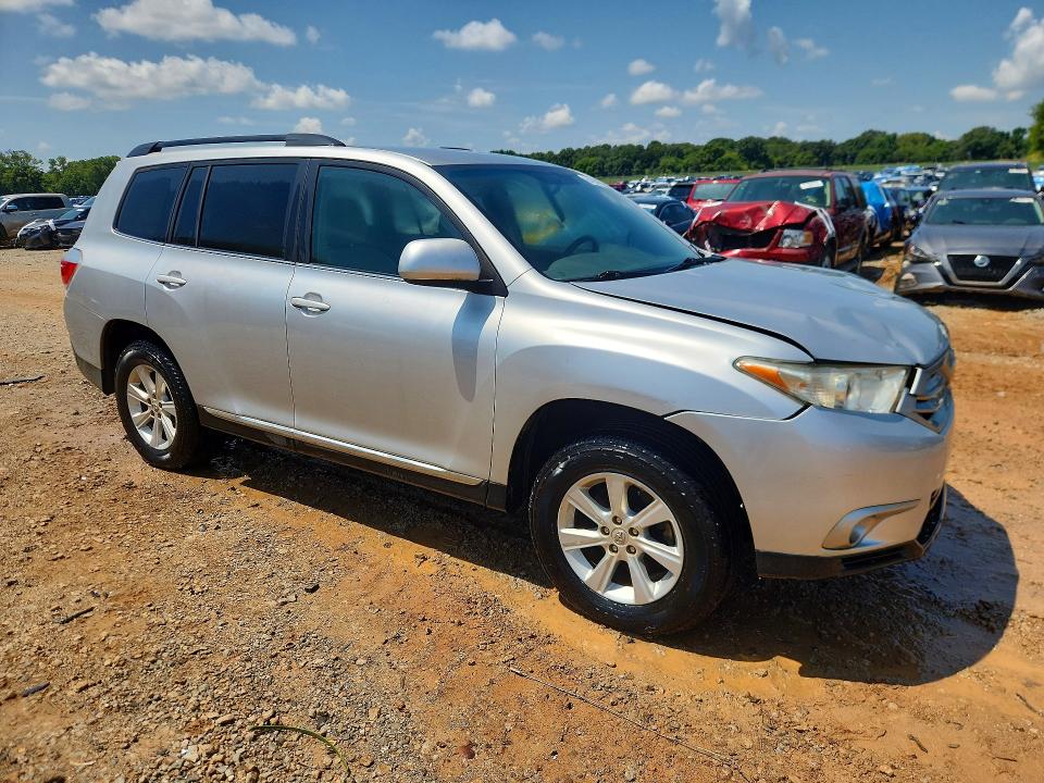 Photo 4 from auction – 2011 TOYOTA HIGHLANDER with VIN 5TDZK3EH9BS024217