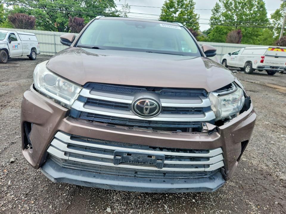 Photo 5 from auction – 2018 TOYOTA HIGHLANDER with VIN 5TDJZRFH1JS902201