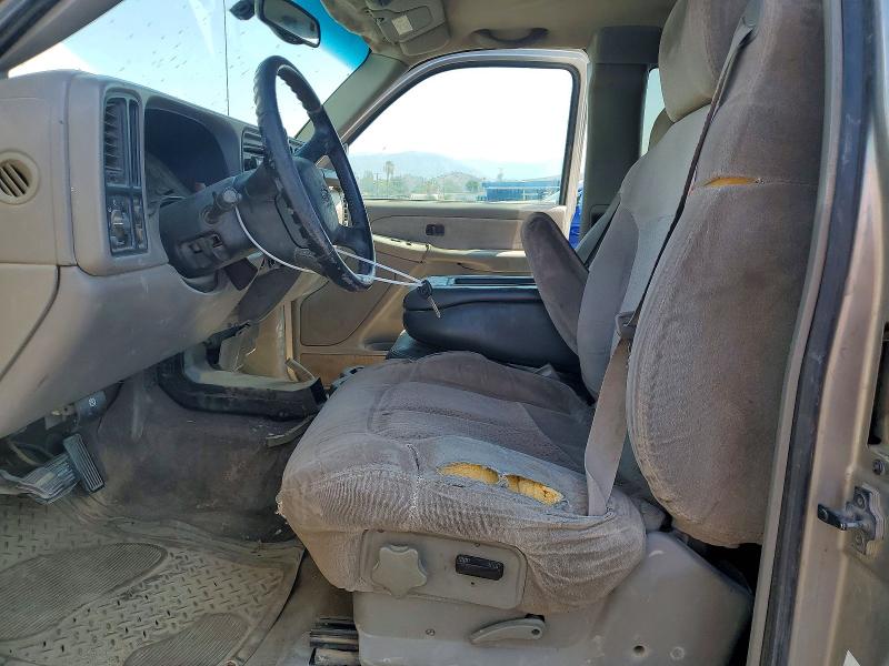 Photo 7 from auction – 2000 CHEVROLET SILVERADO with VIN 1GCEC19VXYZ352995