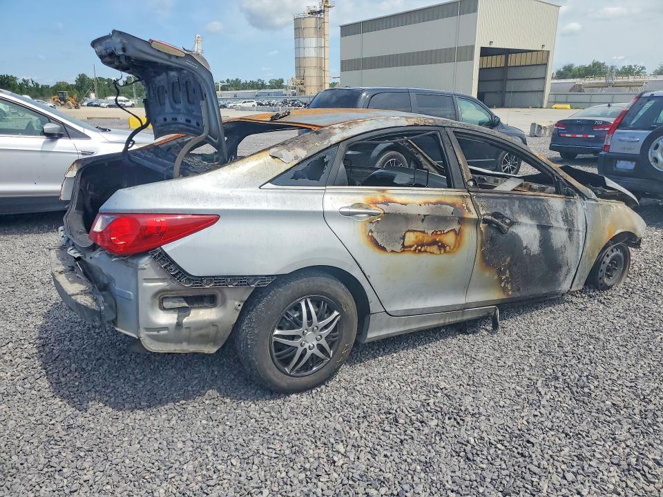 Photo 3 from auction – 2011 HYUNDAI SONATA with VIN 5NPEB4AC9BH114827