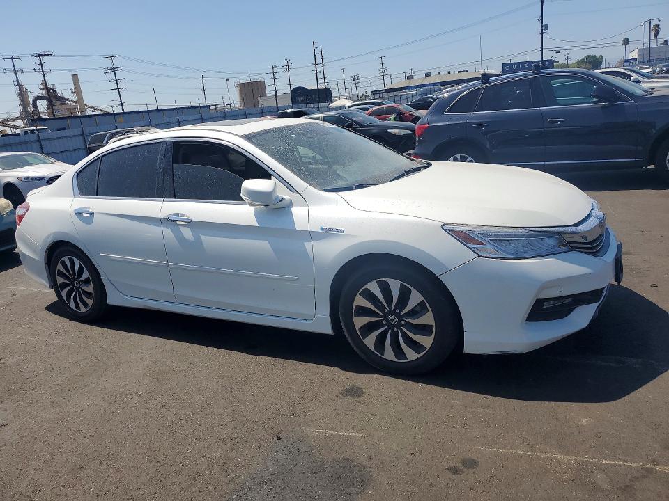 Photo 4 from auction – 2017 HONDA ACCORD with VIN JHMCR6F73HC000335