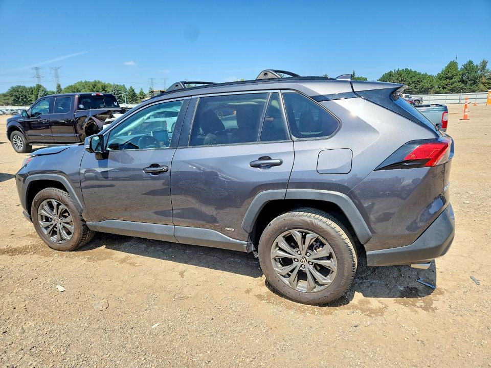 Photo 2 from auction – 2022 TOYOTA RAV4 with VIN 2T3B6RFV1NW030979