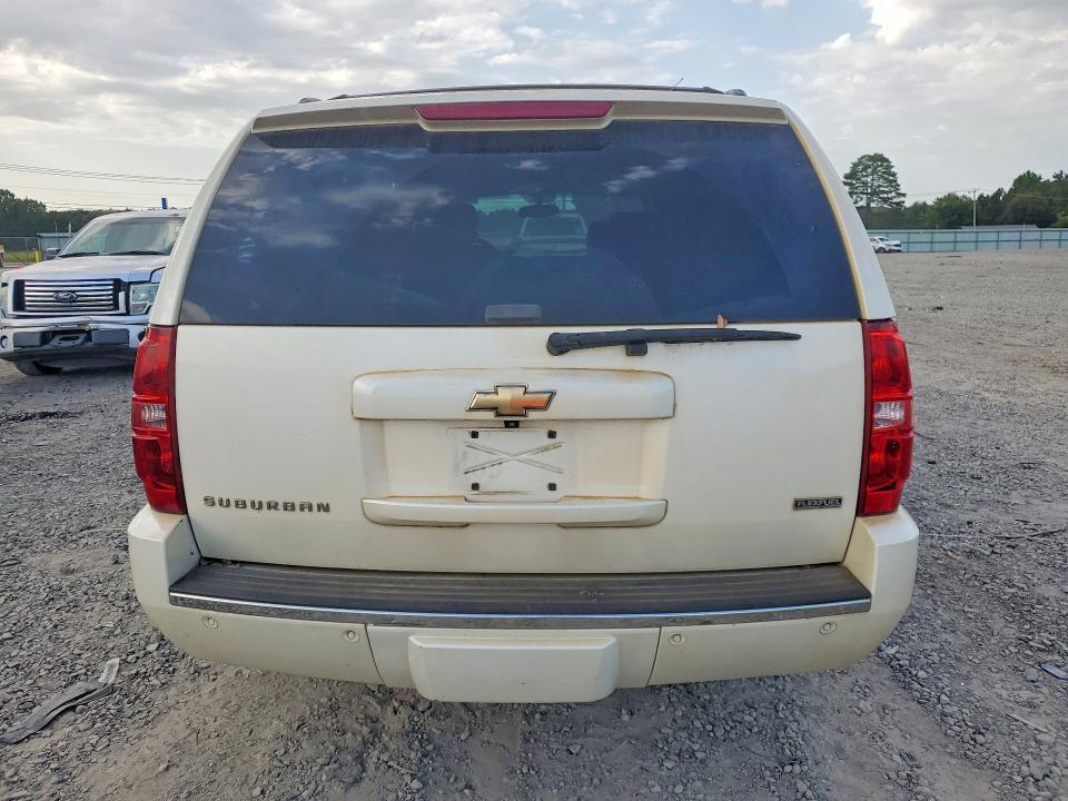 Photo 6 from auction – 2010 CHEVROLET SUBURBAN with VIN 1GNUCKE02AR134364