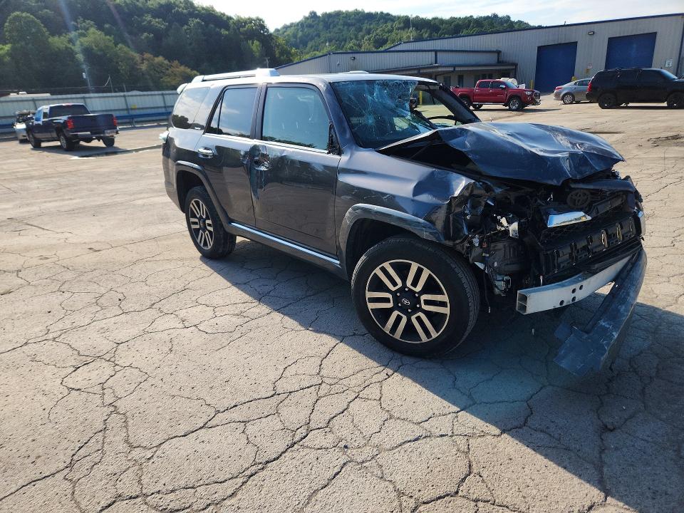 Photo 4 from auction – 2019 TOYOTA 4RUNNER with VIN JTEBU5JRXK5684936