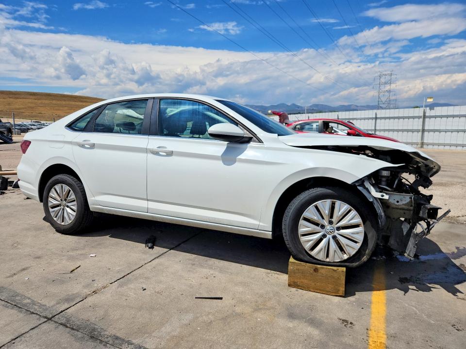 Photo 4 from auction – 2019 VOLKSWAGEN JETTA with VIN 3VWC57BU6KM054391