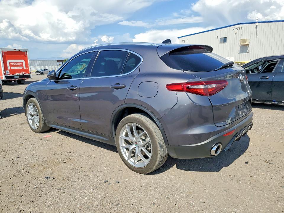 Photo 2 from auction – 2018 ALFA ROMEO STELVIO with VIN ZASFAKBN7J7C17539