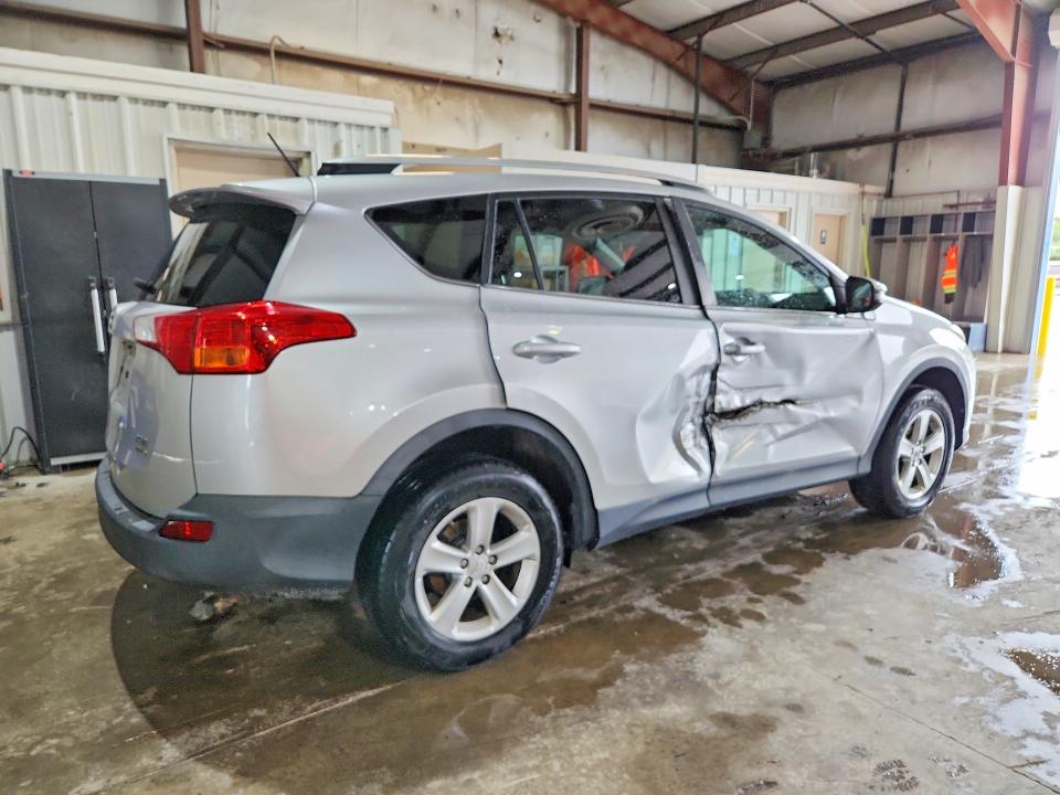 Photo 3 from auction – 2013 TOYOTA RAV4 with VIN 2T3RFREVXDW101062