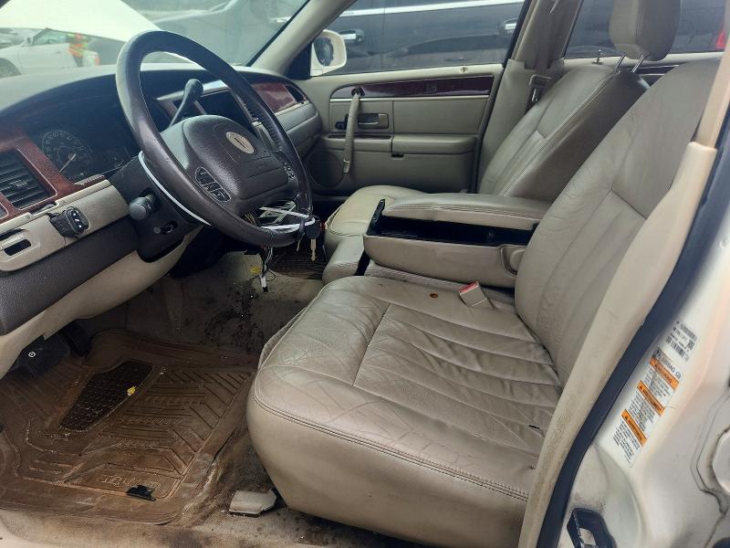 Photo 7 from auction – 2003 LINCOLN TOWN CAR with VIN 1LNHM81W13Y626697
