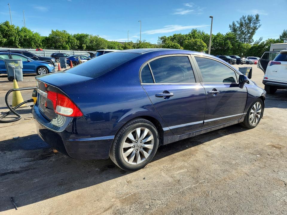 Снимка 3 от търг – 2010 HONDA CIVIC с VIN 19XFA1F85AE036964
