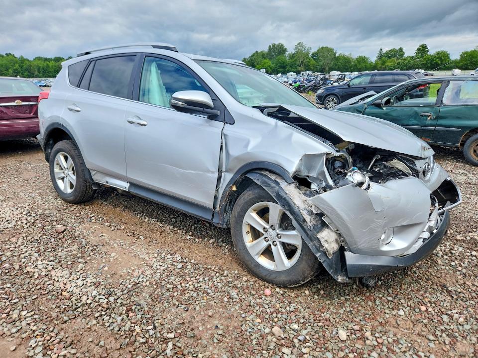 Photo 4 from auction – 2014 TOYOTA RAV4 with VIN 2T3RFREV8EW132800