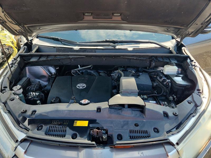 Photo 12 from auction – 2019 TOYOTA HIGHLANDER with VIN 5TDJZRFH6KS947281