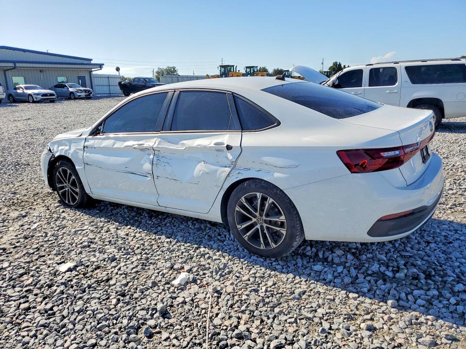 Снимка 2 от търг – 2025 VOLKSWAGEN JETTA с VIN 3VWBX7BU5SM062696