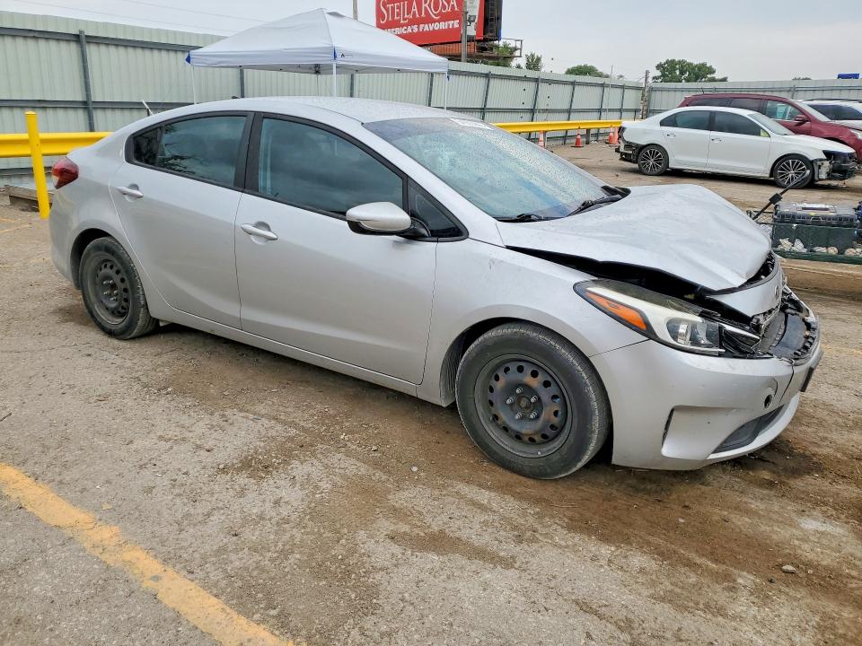 Снимка 4 от търг – 2017 KIA FORTE с VIN 3KPFK4A73HE115508