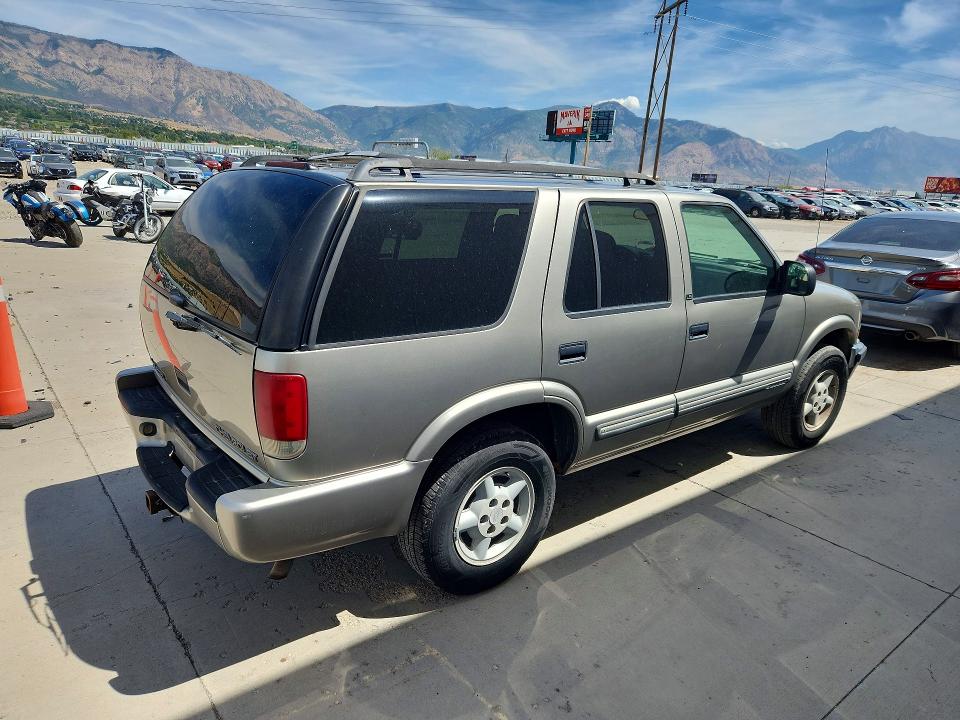 Photo 3 from auction – 2000 CHEVROLET BLAZER with VIN 1GNDT13W8Y2273533