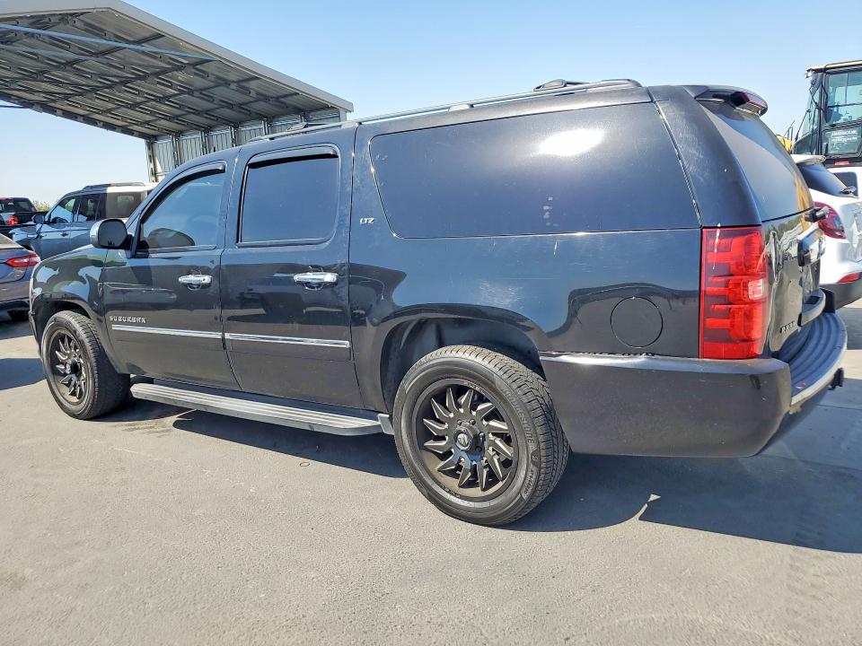 Photo 2 from auction – 2014 CHEVROLET SUBURBAN with VIN 1GNSCKE08ER110048