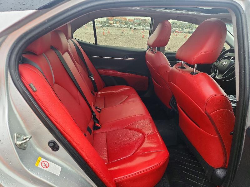Photo 10 from auction – 2018 TOYOTA CAMRY with VIN 4T1B61HK3JU014144