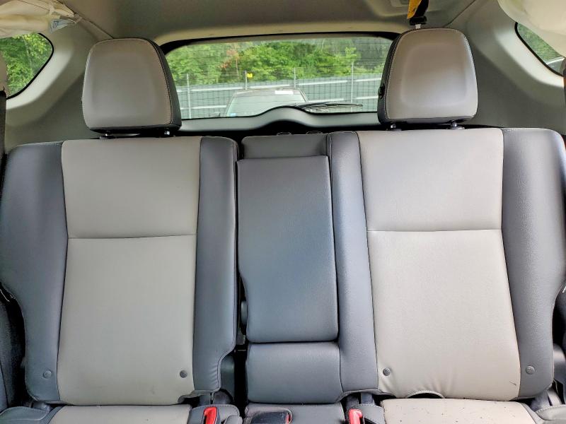 Photo 10 from auction – 2015 TOYOTA RAV4 with VIN JTMDFREV5FD159686