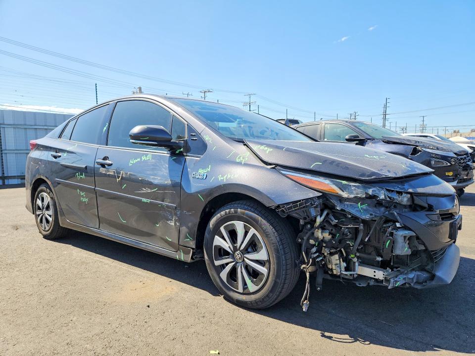 Photo 4 from auction – 2017 TOYOTA PRIUS PRIME with VIN JTDKARFP3H3063845