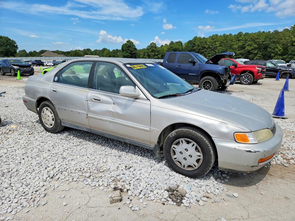 Photo 4 from auction – 1997 HONDA ACCORD with VIN 1HGCD5680VA176626