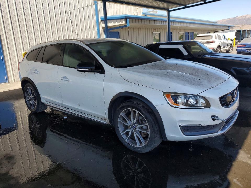 Photo 4 from auction – 2016 VOLVO V60 CROSS COUNTRY with VIN YV4612HK7G1008574