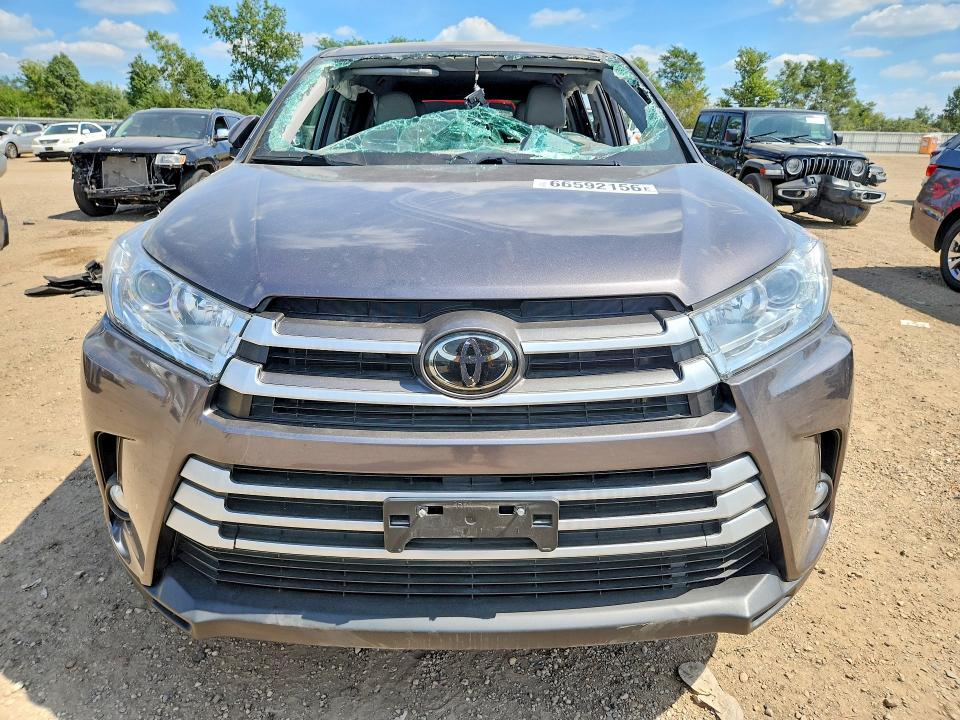 Photo 5 from auction – 2019 TOYOTA HIGHLANDER with VIN 5TDBZRFH3KS943421