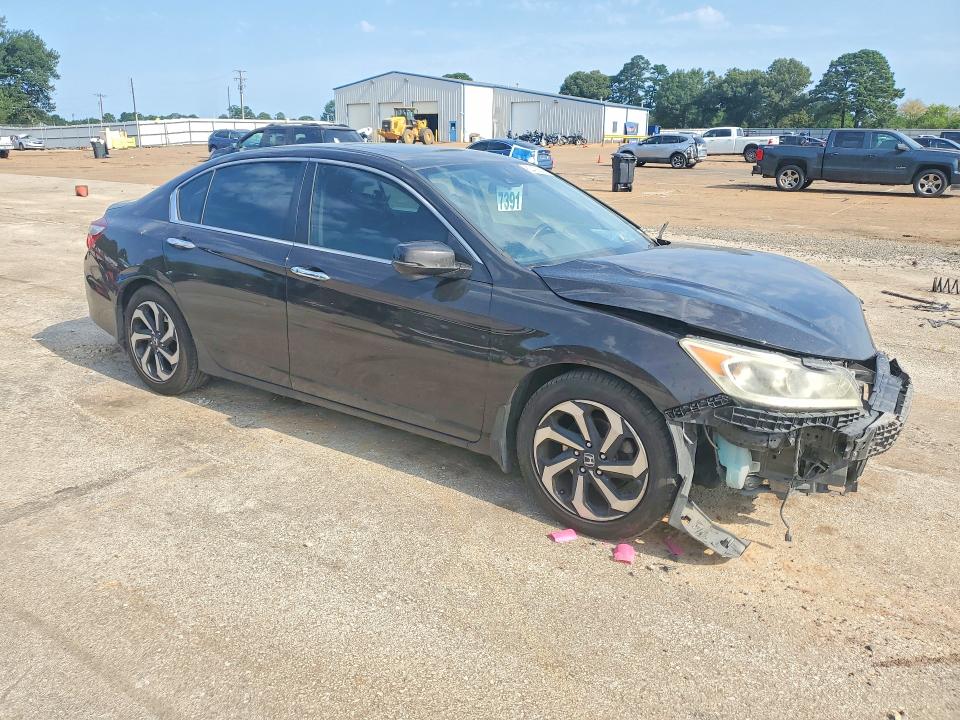 Photo 4 from auction – 2017 HONDA ACCORD with VIN 1HGCR2F0XHA039692