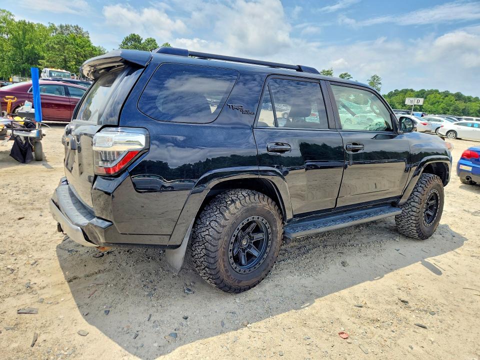 Photo 3 from auction – 2020 TOYOTA 4RUNNER with VIN JTEBU5JRXL5834240