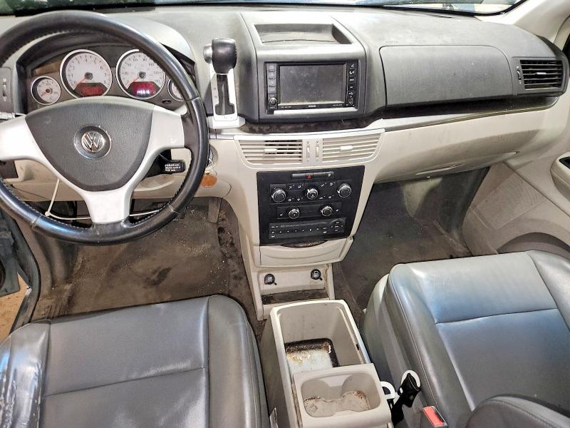 Photo 8 from auction – 2010 VOLKSWAGEN ROUTAN with VIN 2V4RW3D18AR236967
