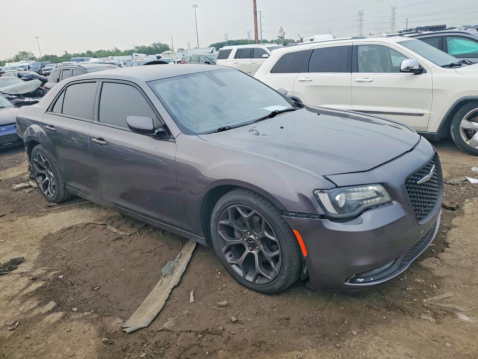 Photo 4 from auction – 2015 CHRYSLER 300 with VIN 2C3CCABG2FH837880