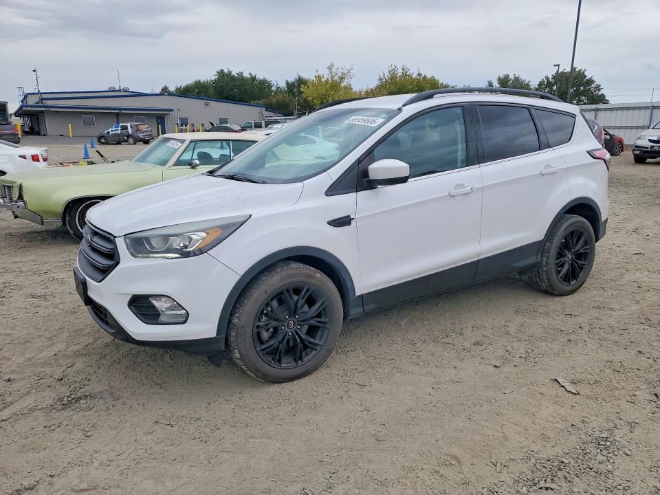 صورة رقم 1 من المزاد - 2017 FORD ESCAPE مع VIN 1FMCU9GD0HUE98683