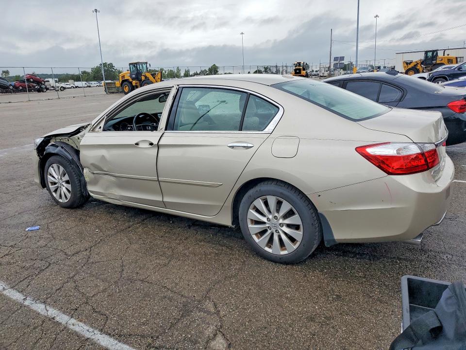 Photo 2 from auction – 2015 HONDA ACCORD with VIN 1HGCR3F87FA028142