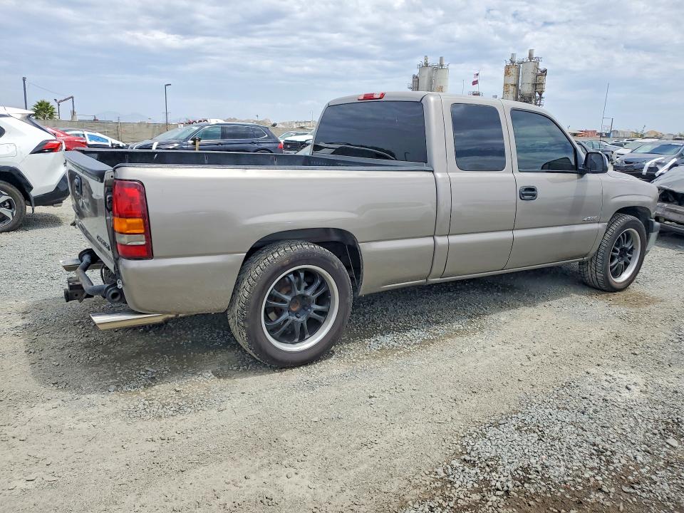 Photo 3 from auction – 2001 CHEVROLET SILVERADO with VIN 2GCEC19V611154011