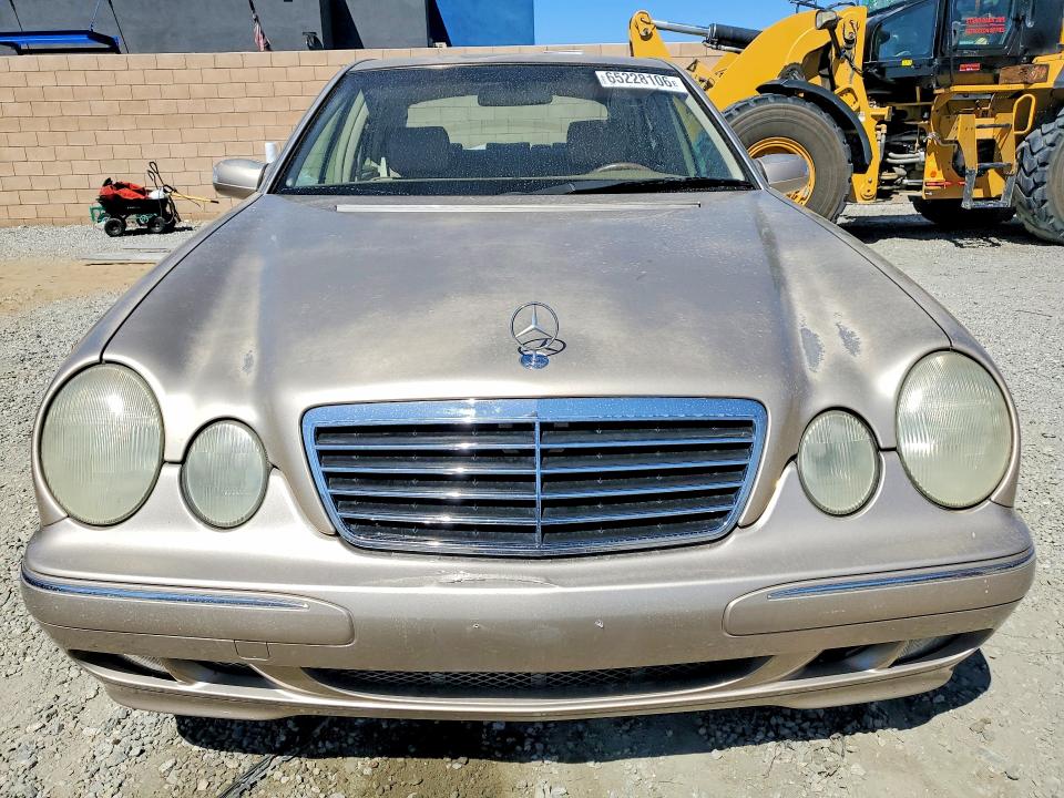 Снимка 5 от търг – 2000 MERCEDES-BENZ E с VIN WDBJF65J1YB164220