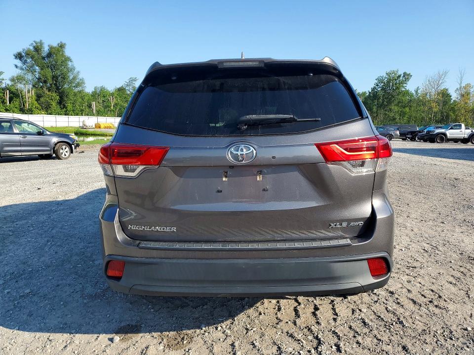 Photo 6 from auction – 2018 TOYOTA HIGHLANDER with VIN 5TDJZRFH8JS906259