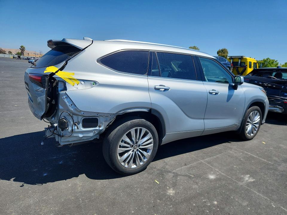 Photo 3 from auction – 2024 TOYOTA HIGHLANDER HYBRID with VIN 5TDEBRCH7RS606296