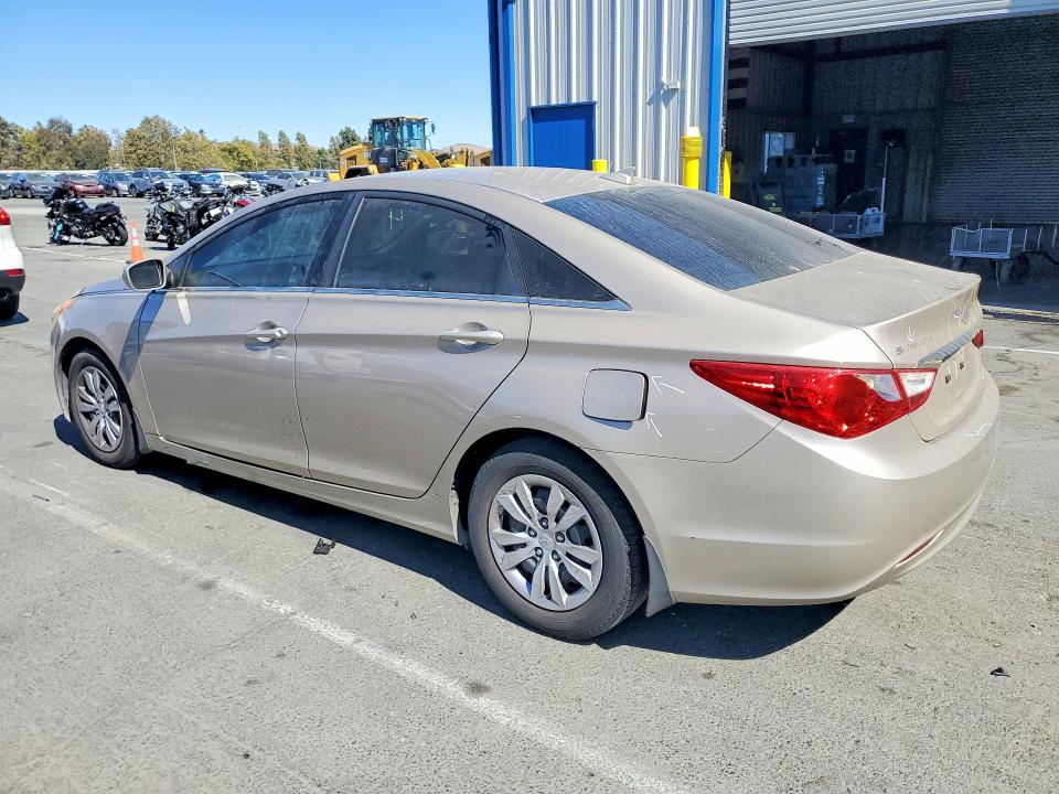 Photo 2 from auction – 2012 HYUNDAI SONATA with VIN 5NPEB4AC6CH320317