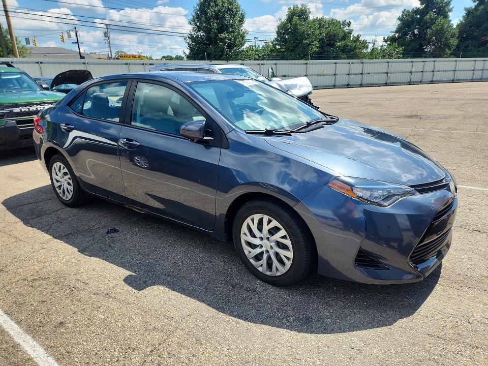 Photo 4 from auction – 2017 TOYOTA COROLLA with VIN 2T1BURHE6HC850461