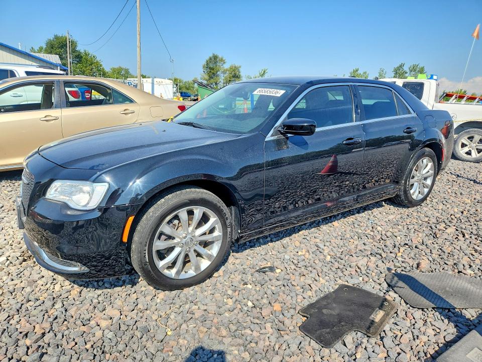 CHRYSLER 300 2018 with VIN 2C3CCARG7JH324865 - Photo from auction