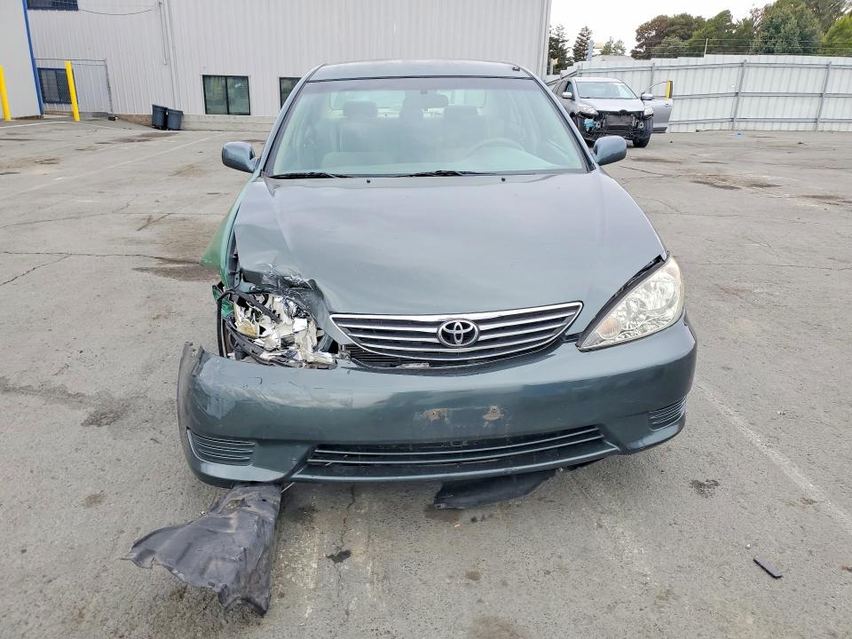 Photo 5 from auction – 2005 TOYOTA CAMRY with VIN 4T1BE32K35U026212