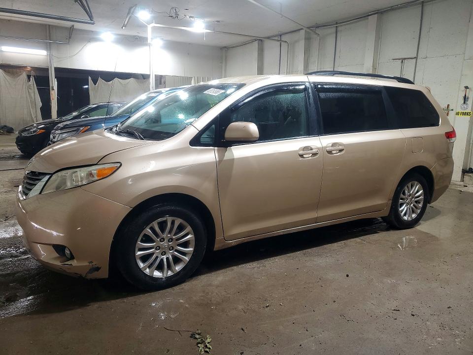 TOYOTA SIENNA 2011 with VIN 5TDYK3DC0BS047824 - Photo from auction