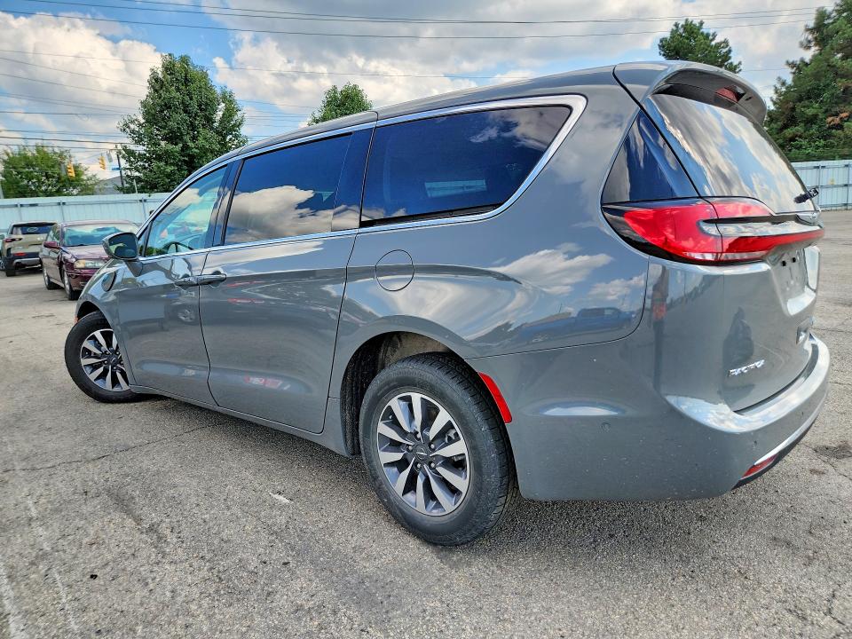 Photo 2 from auction – 2022 CHRYSLER PACIFICA with VIN 2C4RC1L78NR126701